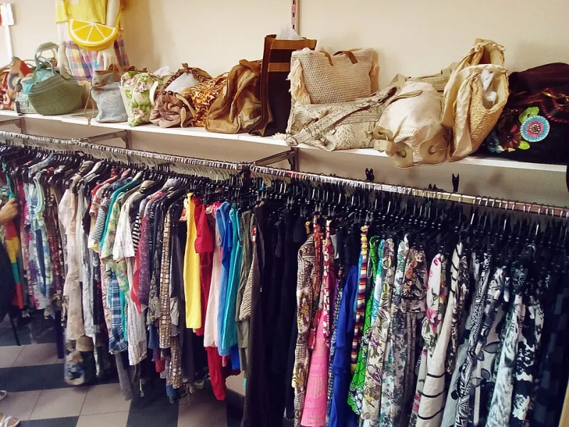150 euros, cinq pièces, zéro regrets : le défi de la garde-robe qui a du répondant